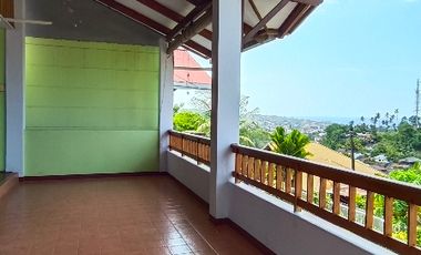 Di sewakan, bisa blanan cocok  kantor dan guest house, parkir 8 mobil