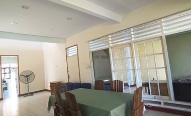 Di sewakan, bisa blanan cocok  kantor dan guest house, parkir 8 mobil