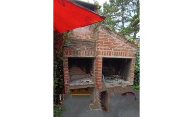 VENTA DOS CASAS SOBRE LOTE DE 1.134M2