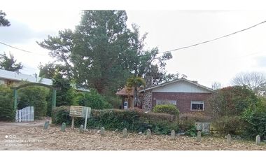 VENTA DOS CASAS SOBRE LOTE DE 1.134M2