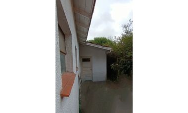 VENTA DOS CASAS SOBRE LOTE DE 1.134M2