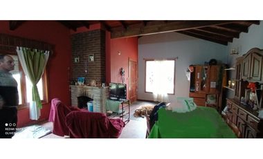 VENTA DOS CASAS SOBRE LOTE DE 1.134M2