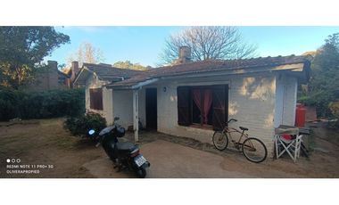 VENTA DOS CASAS SOBRE LOTE DE 1.134M2