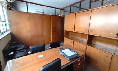 Oficina Luminosa con Privados y Recepción – Centro, Gran Oportunidad