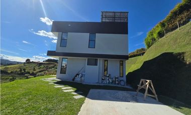 Casa finca en Condominio San Vicente, v sector campo alegre