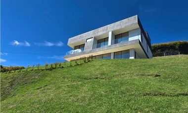 Casa finca en Condominio San Vicente, v sector campo alegre