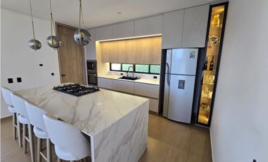 Casa finca en Condominio San Vicente, v sector campo alegre