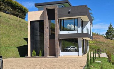 Casa finca en Condominio San Vicente, v sector campo alegre