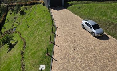 Casa finca en Condominio San Vicente, v sector campo alegre