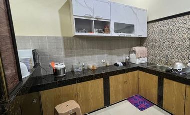 Rumah nyaman 2 Lt dalam perumahan di kota Solo