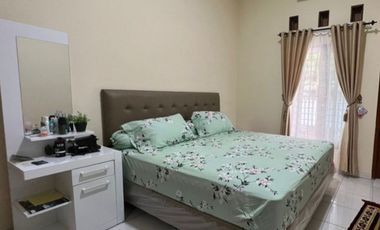 Rumah nyaman 2 Lt dalam perumahan di kota Solo