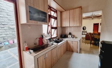 Rumah Mewah 359m² Ada Private Pool & Furnish Solo Kota