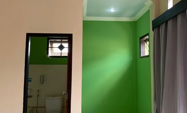 Rumah lantai 2 di kompleks Meninting Regency