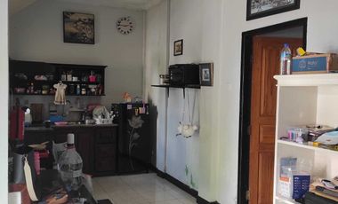 Rumah lantai 2 di kompleks Meninting Regency