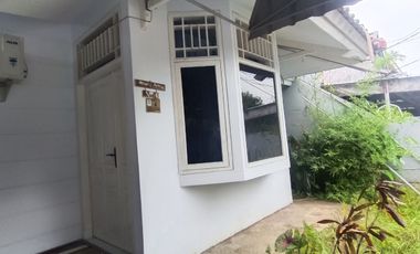 Disewakan bulanan Rumah Asri dalam Kota, full isi, 2 K Tidur.