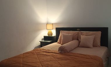 Disewakan bulanan Rumah Asri dalam Kota, full isi, 2 K Tidur.