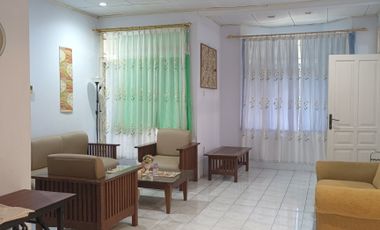 Disewakan bulanan Rumah Asri dalam Kota, full isi, 2 K Tidur.