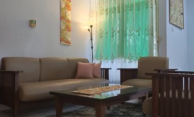 Disewakan bulanan Rumah Asri dalam Kota, full isi, 2 K Tidur.
