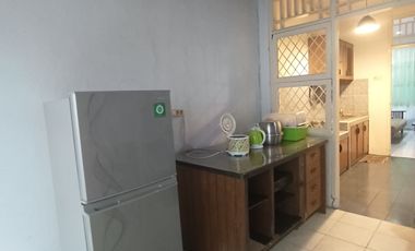 Disewakan bulanan Rumah Asri dalam Kota, full isi, 2 K Tidur.