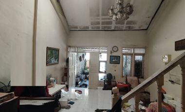 Rumah Strategis Dekat Pusat Perbelanjaan di Bumi Asri Mekar Rahayu