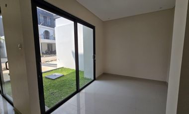 Siap Huni! Rumah 3 Lantai Mewah di De Villa Telaga Bodas