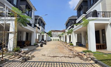 Siap Huni! Rumah 3 Lantai Mewah di De Villa Telaga Bodas
