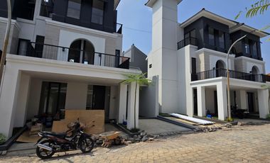 Siap Huni! Rumah 3 Lantai Mewah di De Villa Telaga Bodas