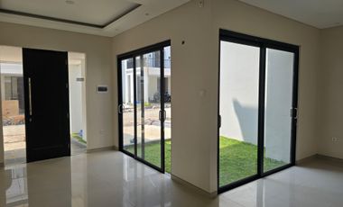 Siap Huni! Rumah 3 Lantai Mewah di De Villa Telaga Bodas