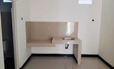 Rumah Dekat ke Mainroad Komplek di Taman Kopo Indah 1 Ada 2 Unit