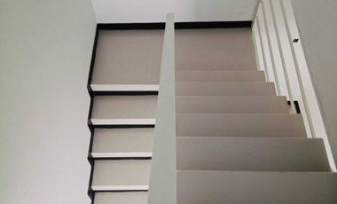 Rumah Dekat ke Mainroad Komplek di Taman Kopo Indah 1 Ada 2 Unit