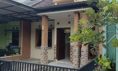 RUMAH DI GENTAN SUKOHARJO