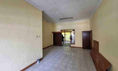 Sewa Rumah Strategis di Tebet Barat – Harga Bisa Nego!