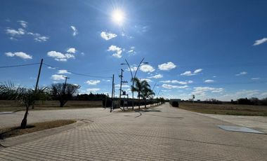 SE VENDE  LOTE EN AQUAVISTA BARRIO RESIDENCIAL