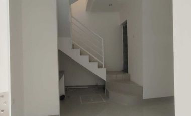 Rumah Mewah Dan Cantik 2lantai Dekat Green Pramuka Jakarta Pusat