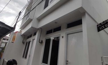 Rumah Mewah Dan Cantik 2lantai Dekat Green Pramuka Jakarta Pusat