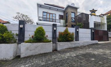Rumah Semi Villa Padang Sambian Denpasar Barat