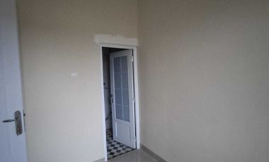 DIJUAL RUMAH SECOND RASA BARU SEMI FURNISH di Depok