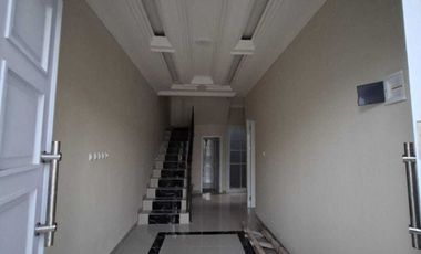 DIJUAL RUMAH SECOND RASA BARU SEMI FURNISH di Depok