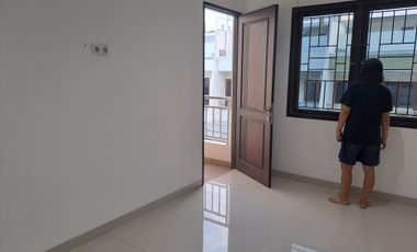 Rumah Disewa  taman ratu Kedoya Jakarta Barat