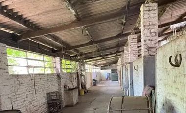 Lote con Caballerizas