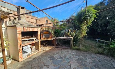 Venta casa 4 ambientes en Bernal Oeste