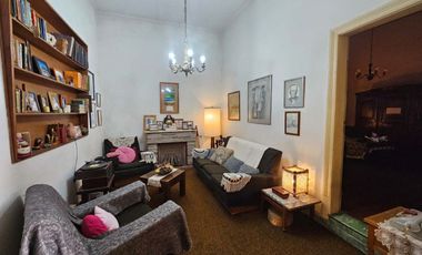 Venta casa 4 ambientes en Bernal Oeste