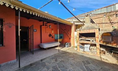 Venta casa 4 ambientes en Bernal Oeste