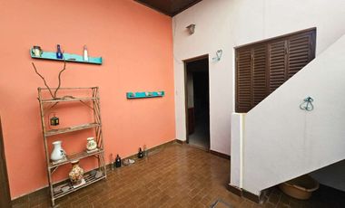 Venta casa 4 ambientes en Bernal Oeste