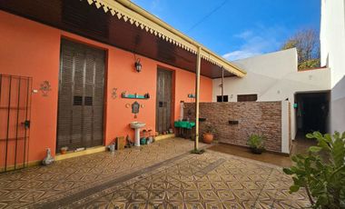 Venta casa 4 ambientes en Bernal Oeste