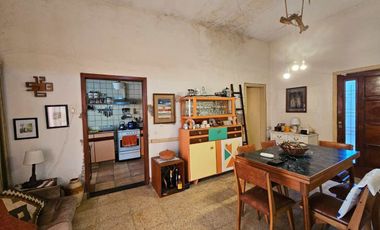 Venta casa 4 ambientes en Bernal Oeste