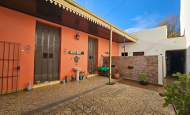 Venta casa 4 ambientes en Bernal Oeste