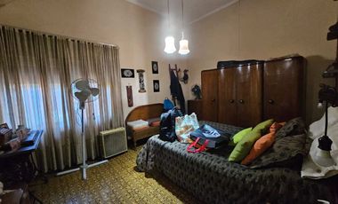 Venta casa 4 ambientes en Bernal Oeste