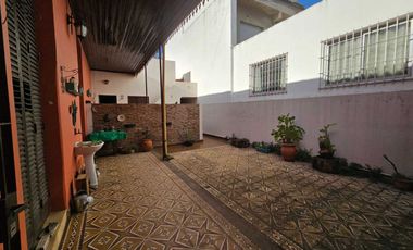 Venta casa 4 ambientes en Bernal Oeste