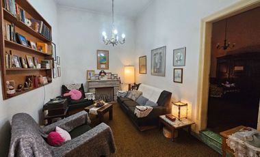 Venta casa 4 ambientes en Bernal Oeste